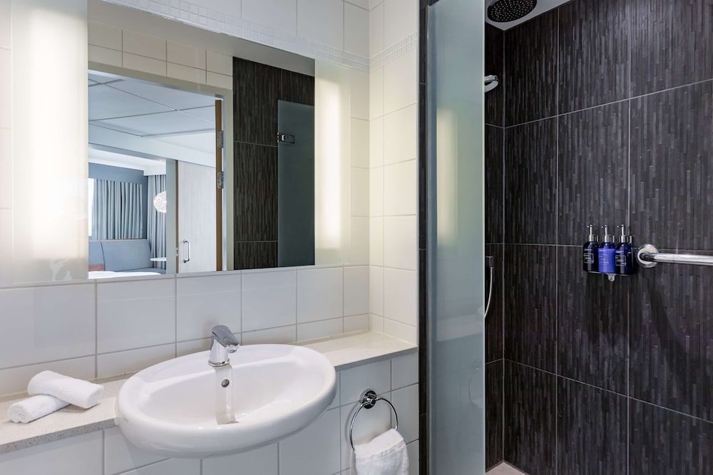 undefined Radisson Blu Hotel London Stansted Airport 10