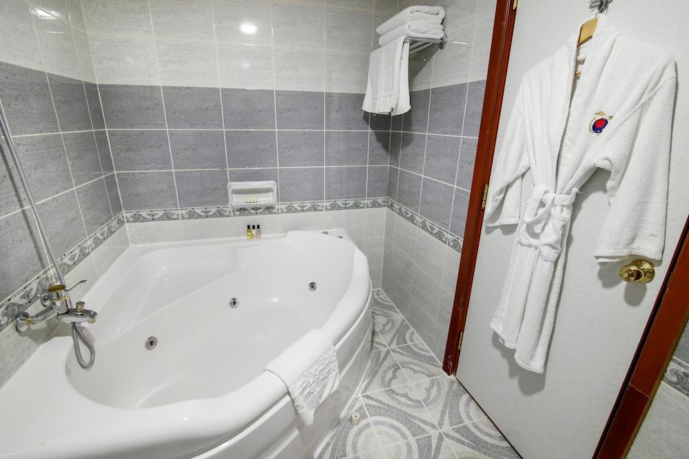 Hotel Panorama Standard Room, 2 Twin Beds 6