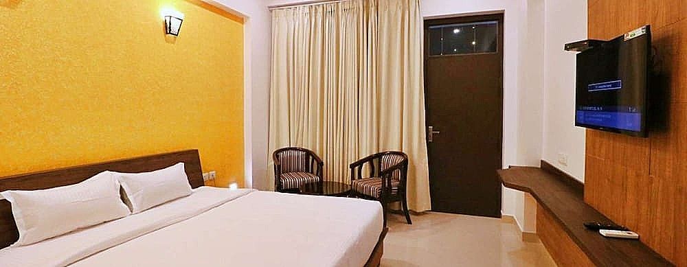 GenX Crescent Lucknow Deluxe Room 4
