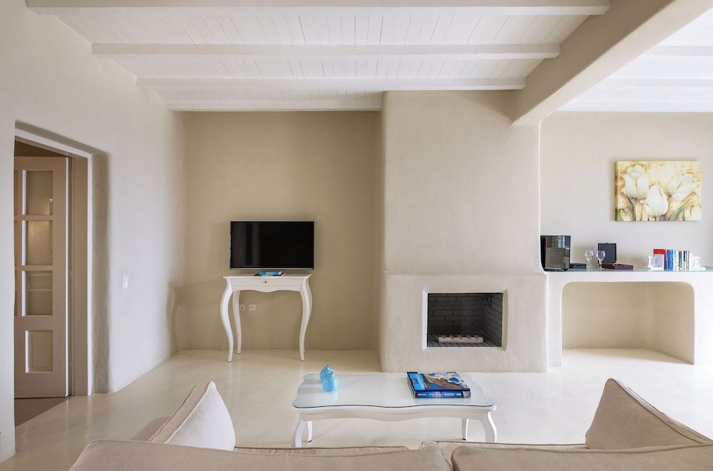 Carpe Diem Santorini Vita Residence Suite with Heated Pool and Panoramic View