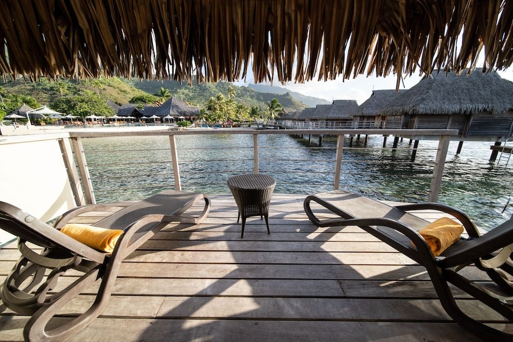 Manava Beach Resort & Spa Moorea Overwater bungalow 4