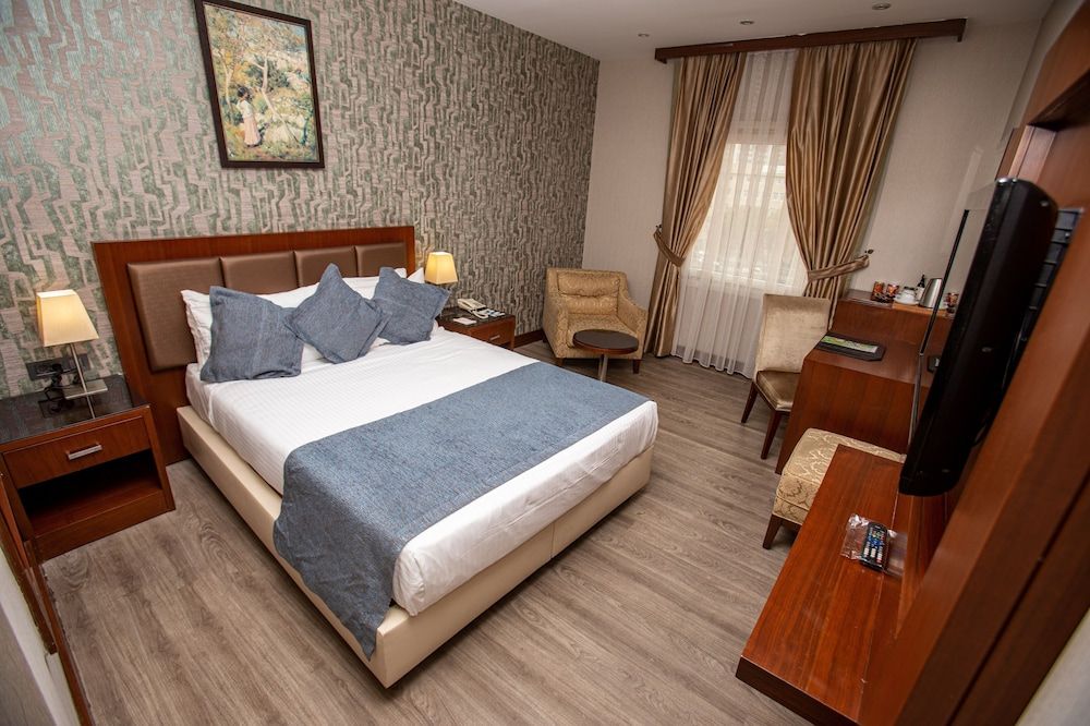 undefined The Green Park Merter 2