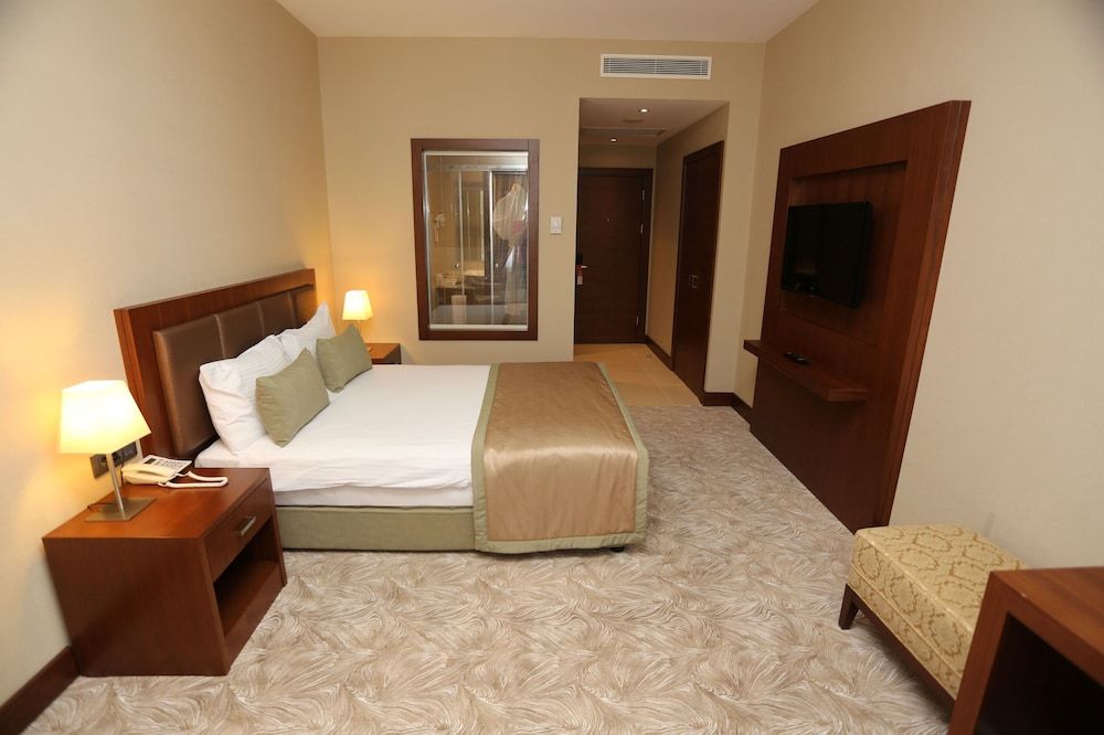 undefined The Green Park Merter 8