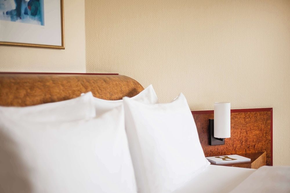 Lindner Hotel Dusseldorf Seestern, part of JdV by Hyatt Room, 1 Queen Bed 5