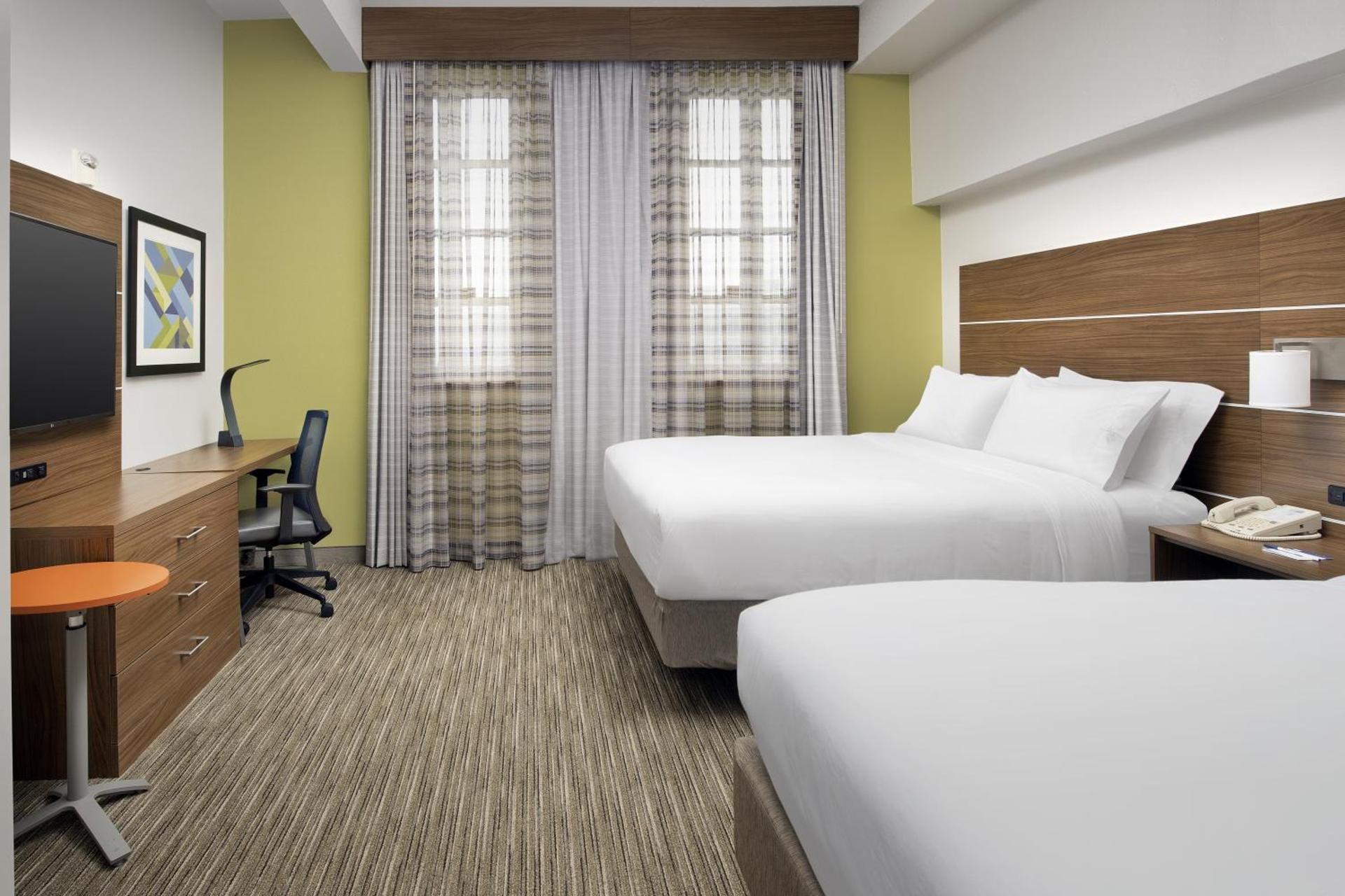 Standard Queen Room with Two Queen Beds and Roll-in Shower - Mobility Access