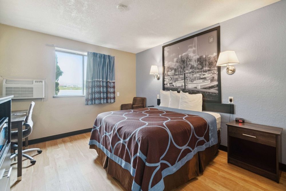 Deluxe Room, 1 Queen Bed, Non Smoking