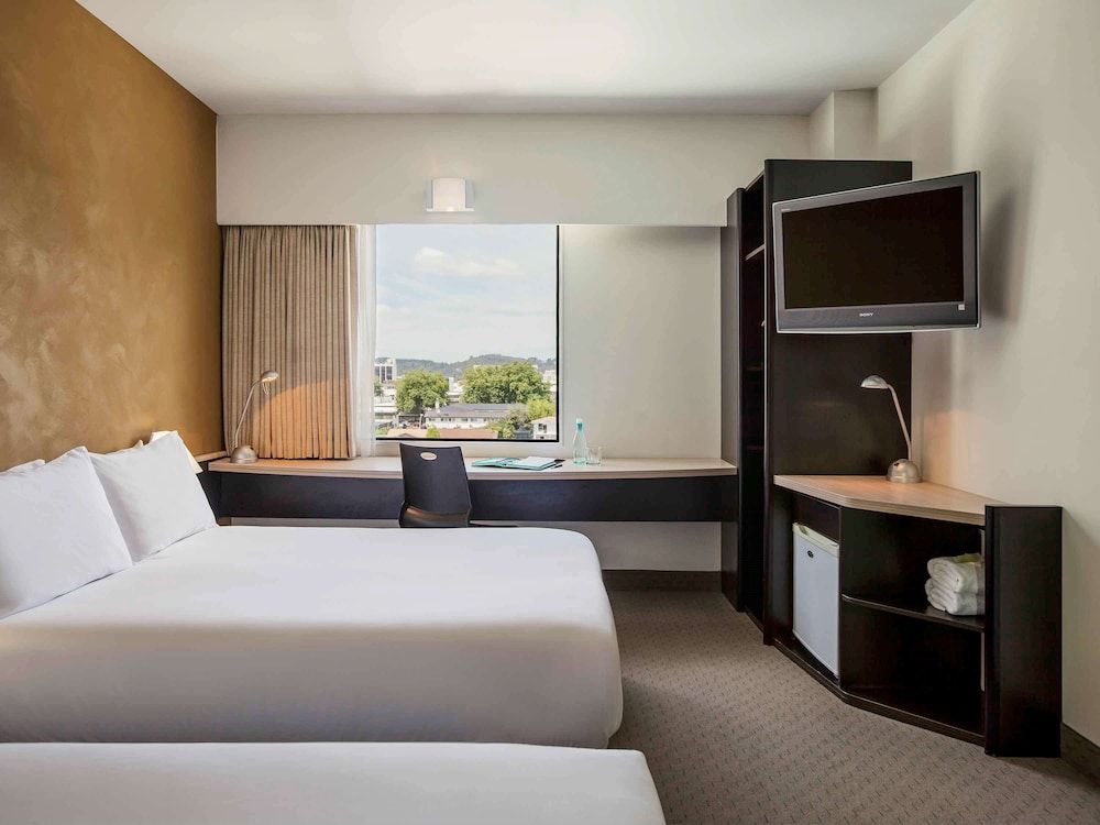 ibis Rotorua Twin Room, 2 Double Beds, City View 3