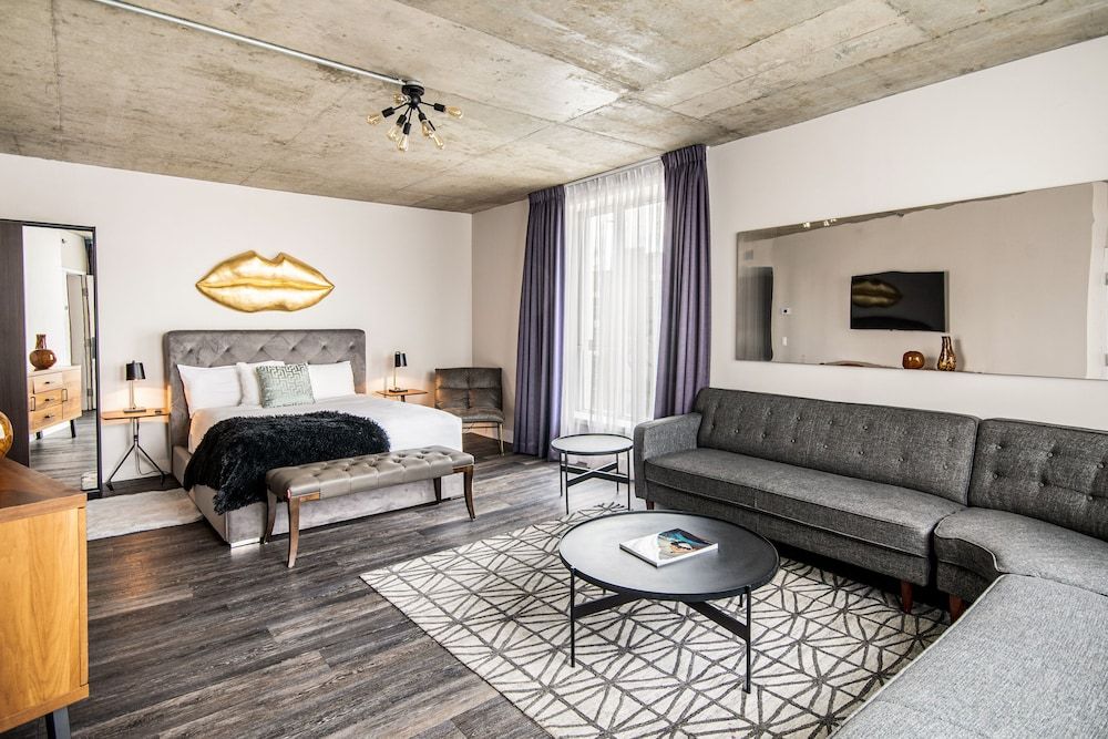 undefined HOTEL 10 9