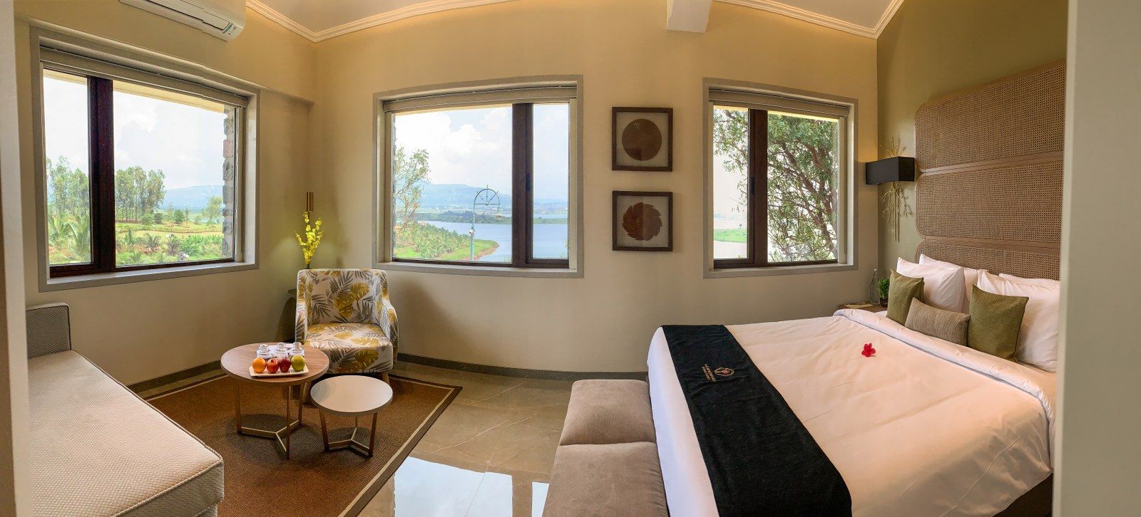 Lake View Suite