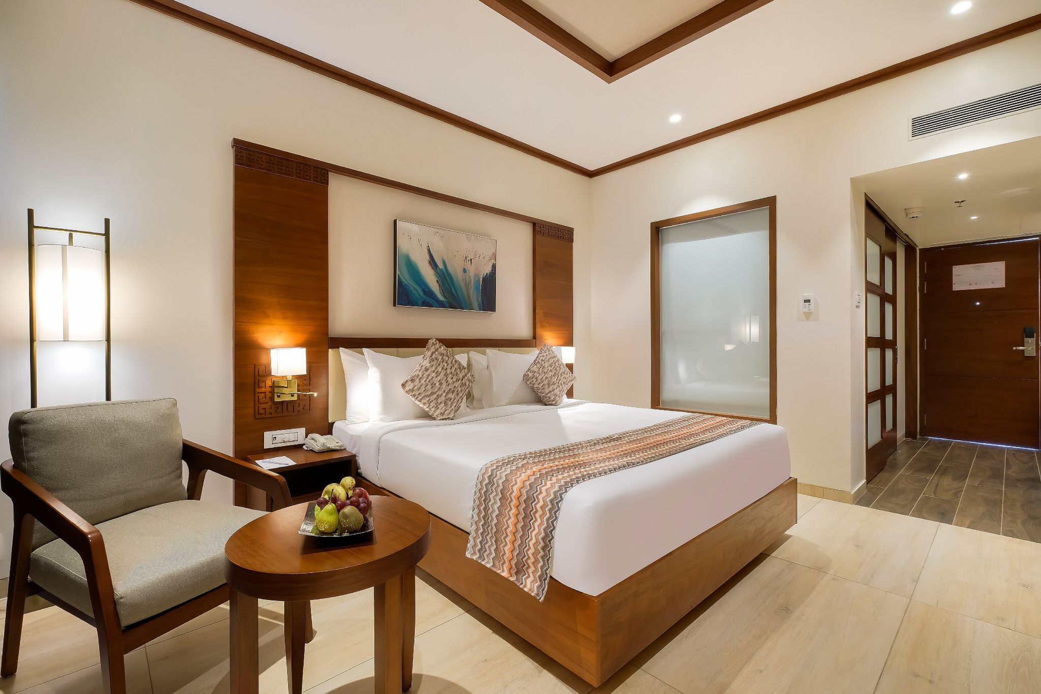 Hazel Suite with Bathtub, Balcony and Mountain View
