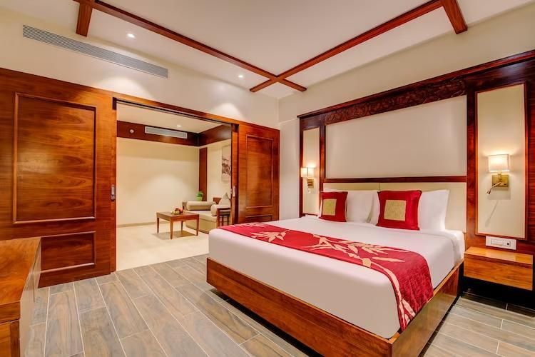 Hazel Suite with Bathtub, Balcony and Mountain View