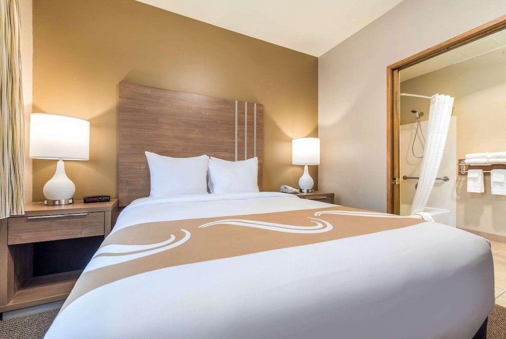 Suite, 1 Queen Bed with Sofa bed, Accessible, Non Smoking (Efficiency)