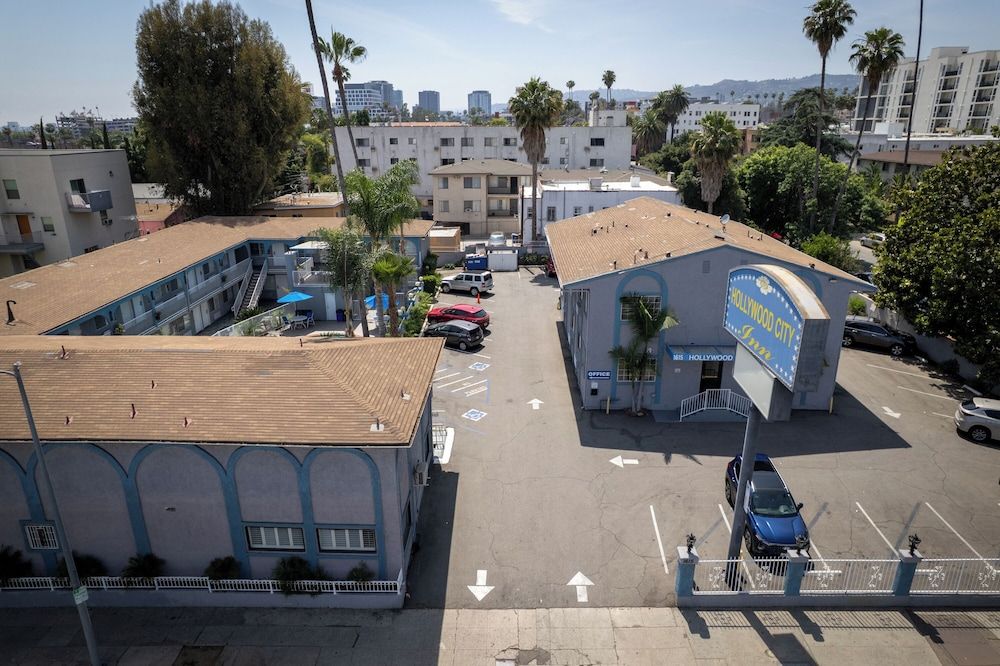 undefined Hollywood City Inn 7
