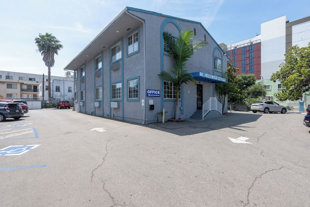undefined Hollywood City Inn 4