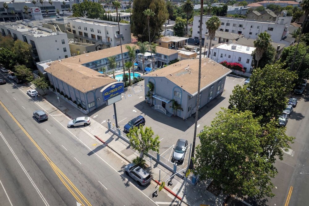 undefined Hollywood City Inn 9