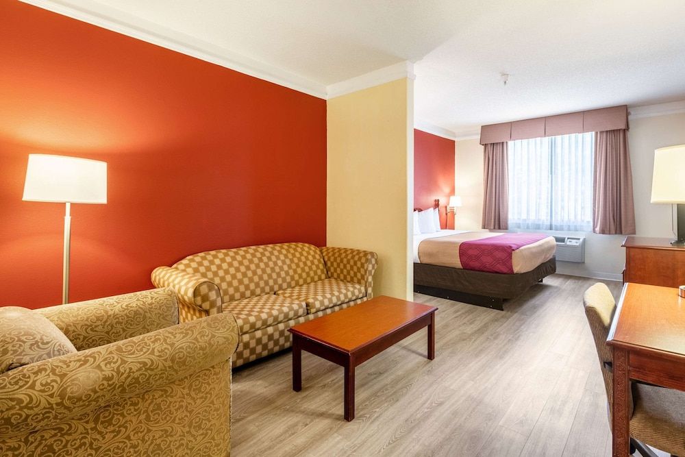 Suite, 1 King Bed, Non Smoking