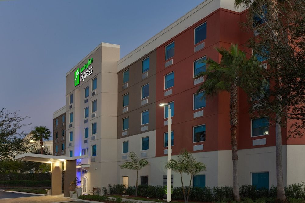 undefined Holiday Inn Express Hotel & Suites Ft Lauderdale Airport/Cru by IHG