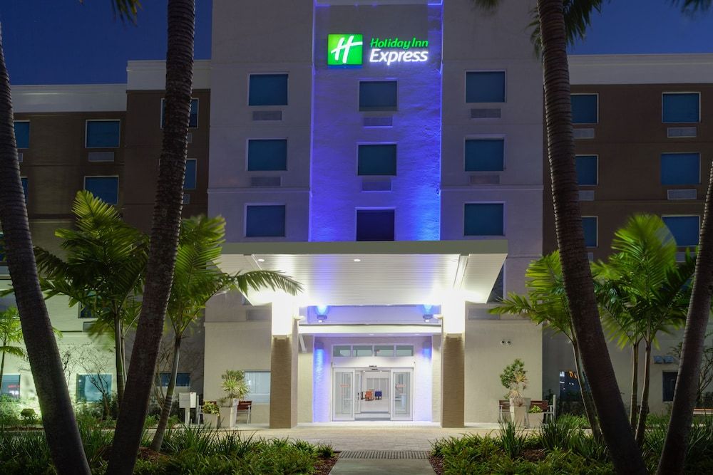 undefined Holiday Inn Express Hotel & Suites Ft Lauderdale Airport/Cru by IHG 2