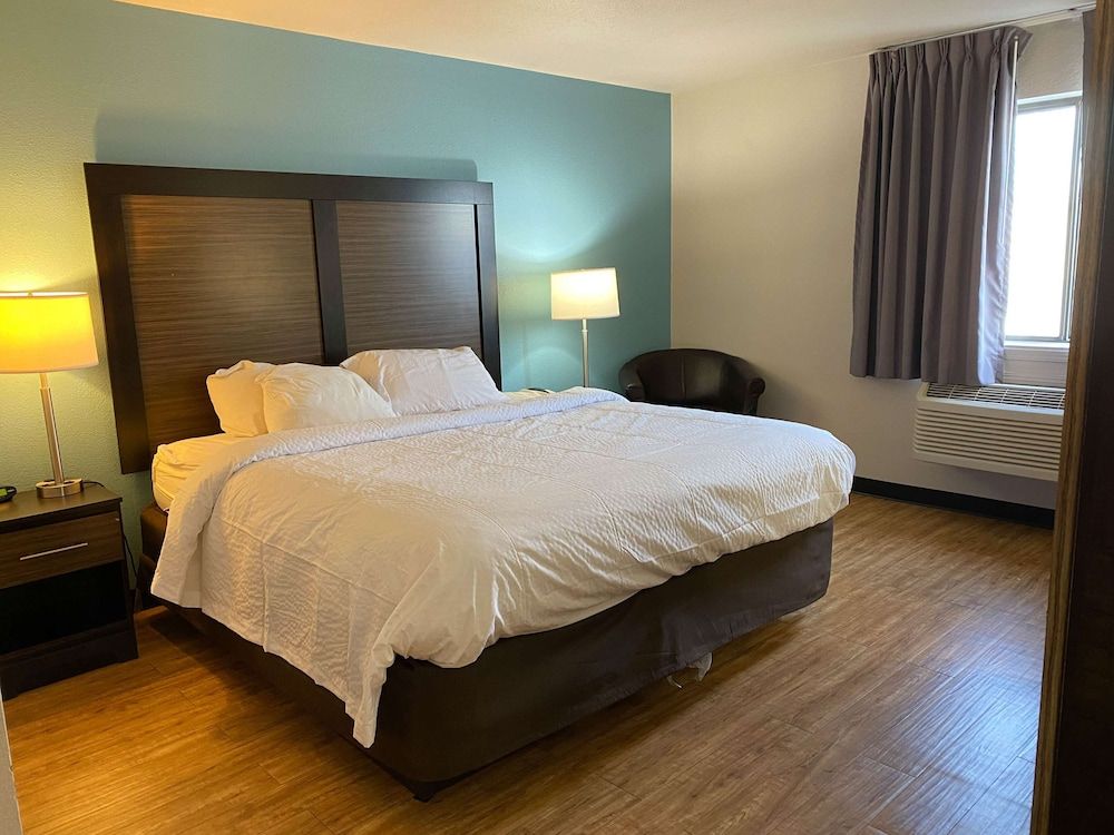 Deluxe Room, 1 King Bed, Accessible, Non Smoking