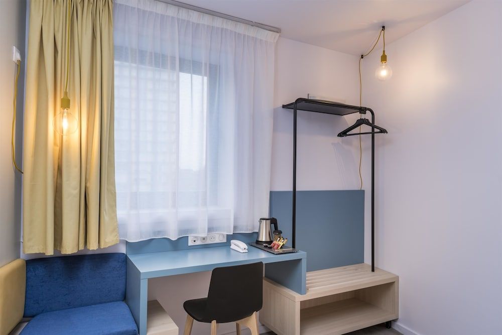 Tulip Inn Antwerpen Standard Room, 2 Twin Beds 5