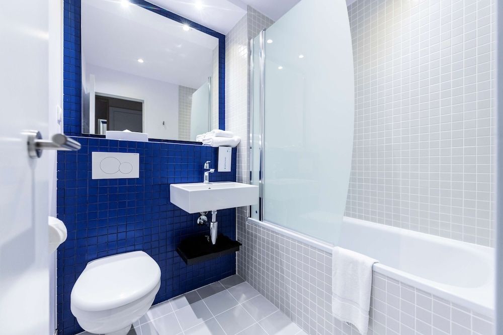 Tulip Inn Antwerpen Standard Room, 2 Twin Beds 4