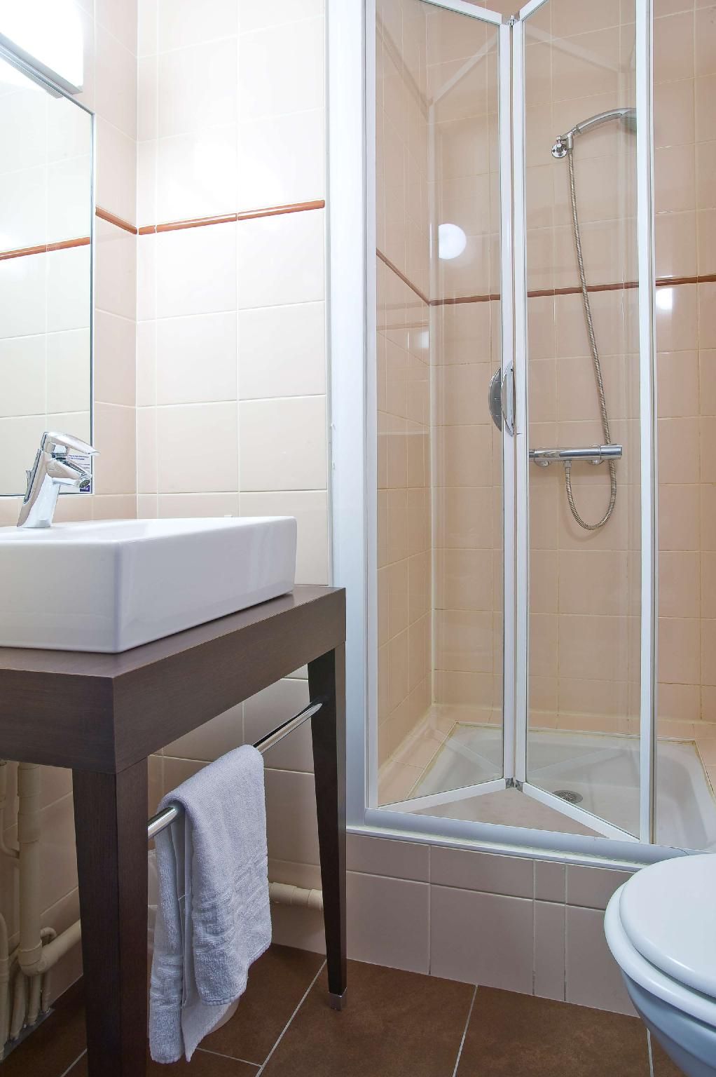 Standard Room - 1 Double Bed 2 Single Beds