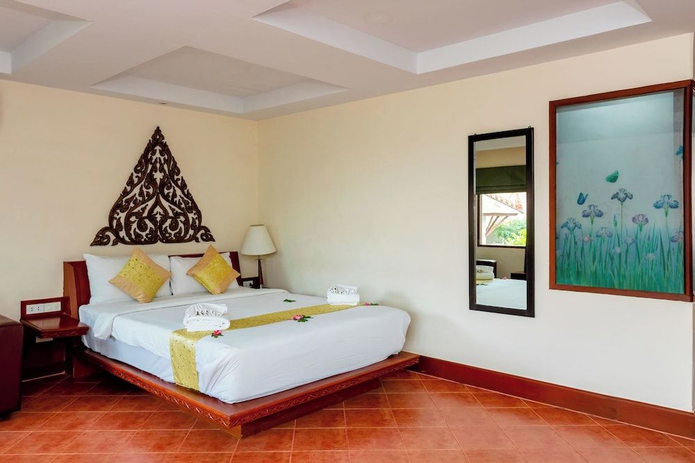 Deluxe Partial Sea View