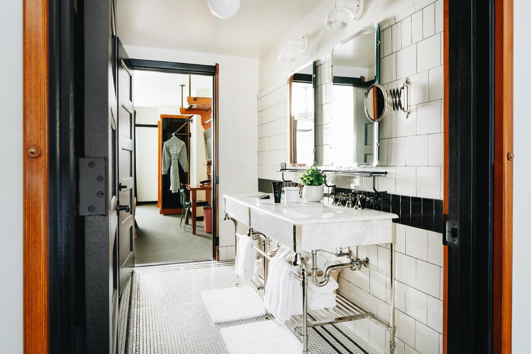 Bi-level Suite