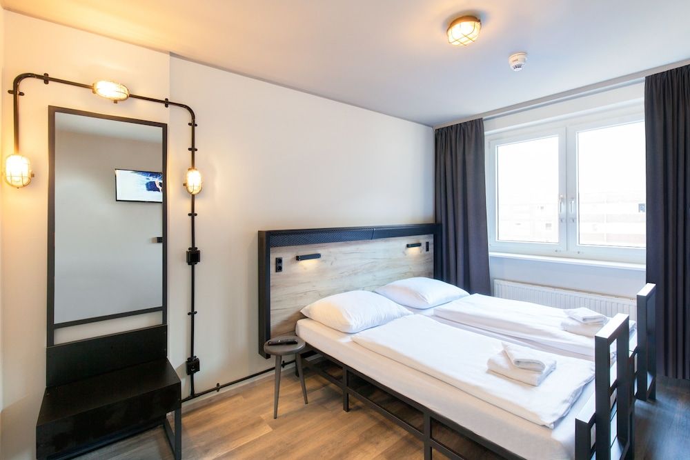 a&o Berlin Mitte Twin Room 8