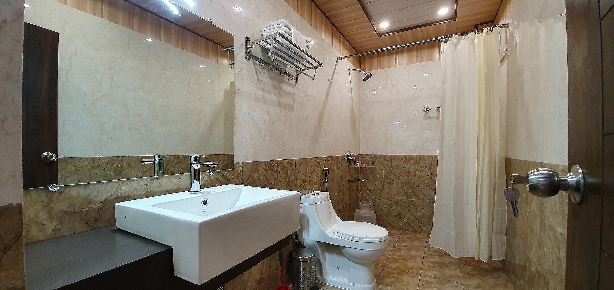 Hotel Buddha House Himalayan Brothers Superior Room with Balcony 9