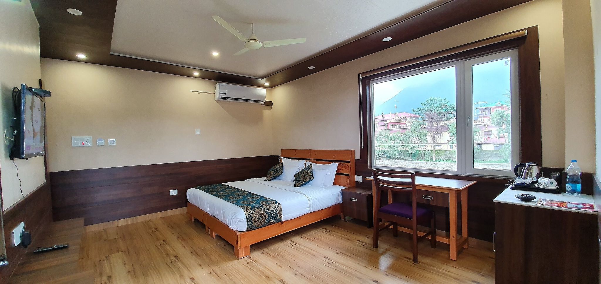 Hotel Buddha House Himalayan Brothers Superior Room with Balcony 3