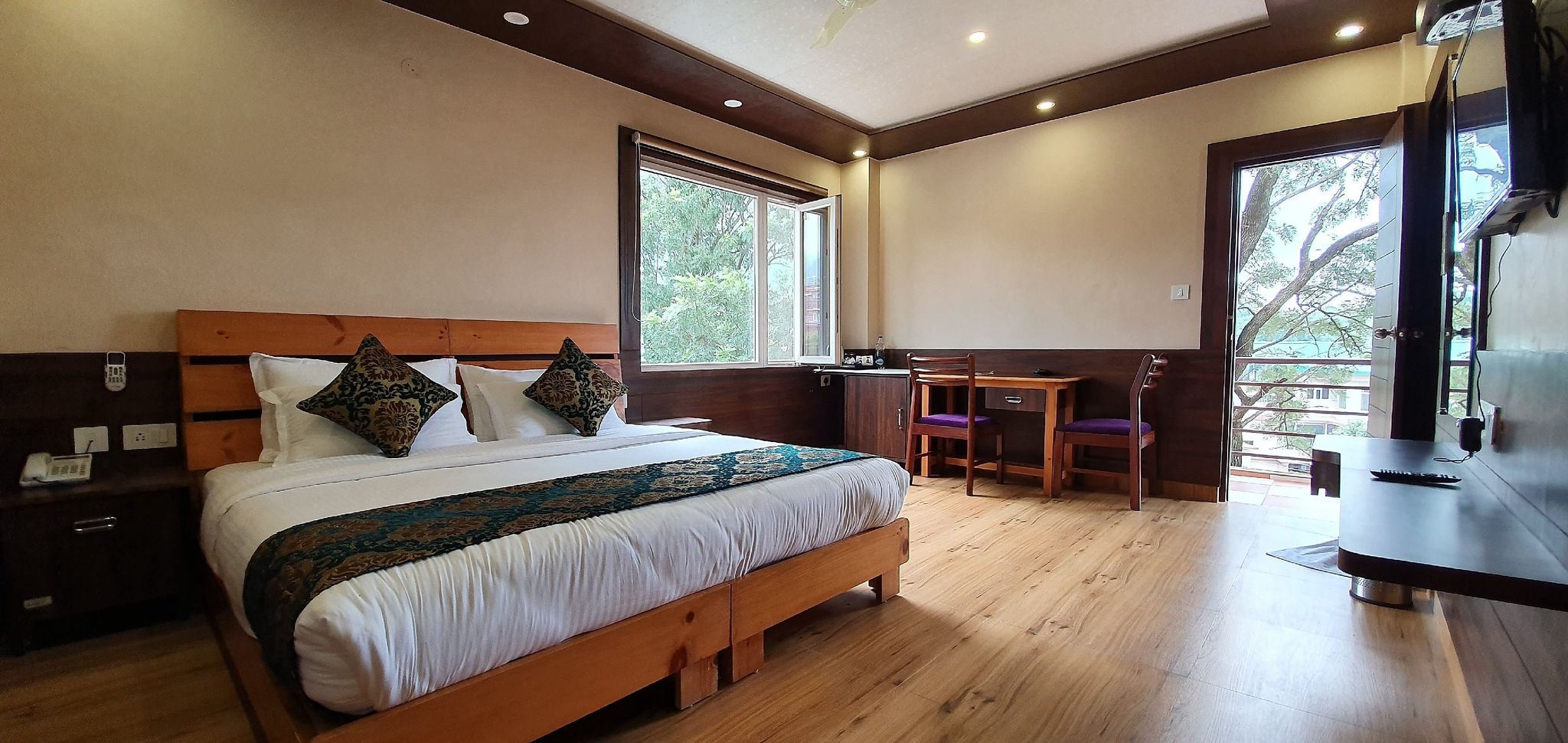 Hotel Buddha House Himalayan Brothers Superior Room with Balcony 4