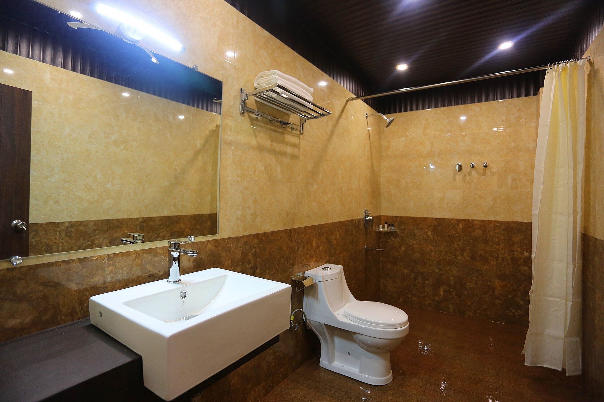 Hotel Buddha House Himalayan Brothers Superior Room with Balcony 10