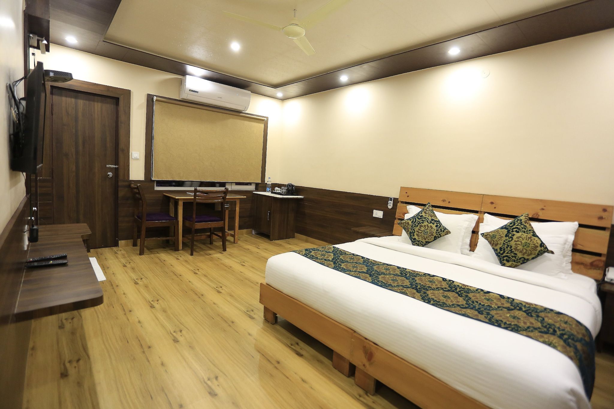 Hotel Buddha House Himalayan Brothers Superior Room with Balcony 5