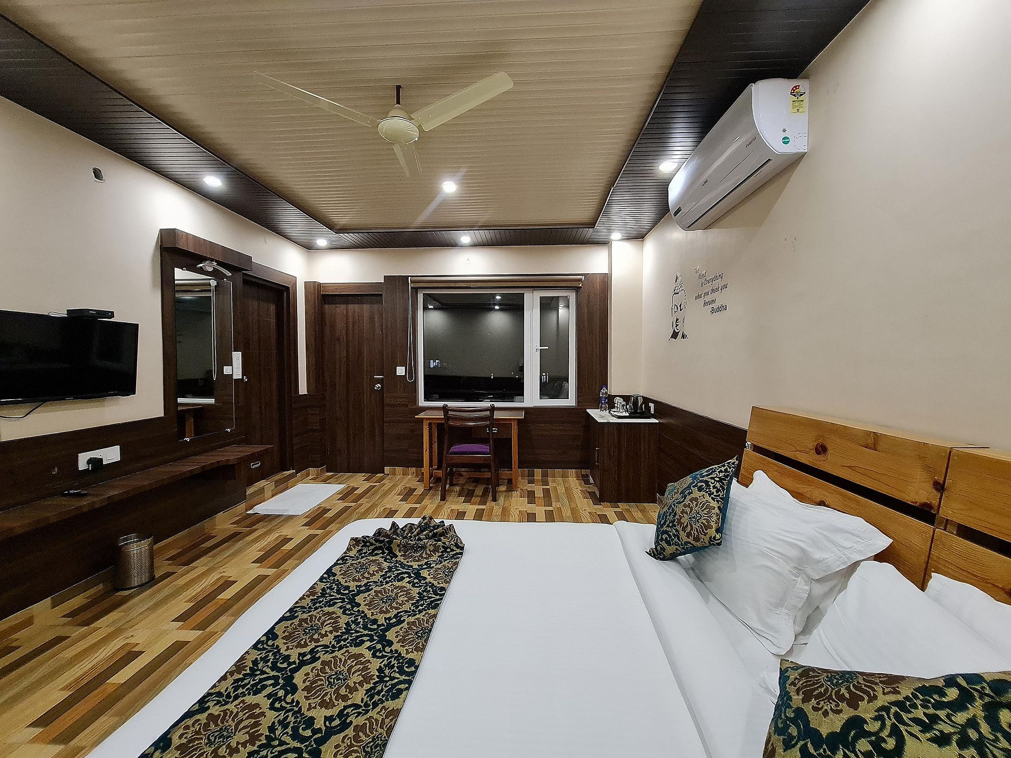 Hotel Buddha House Himalayan Brothers Superior Room with Balcony 8