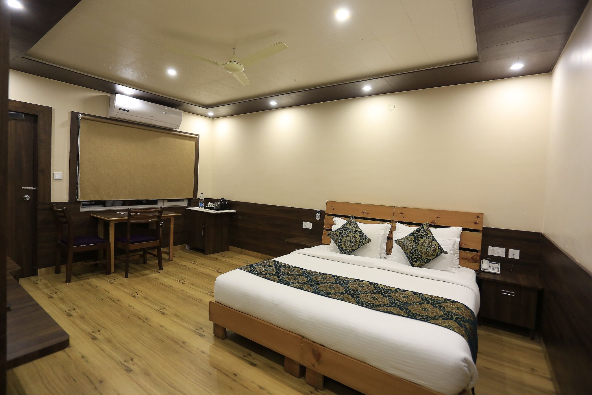Hotel Buddha House Himalayan Brothers Superior Room with Balcony 6