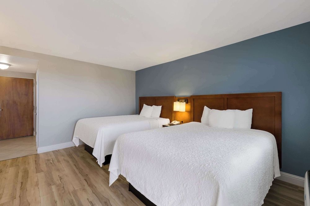 Room, 2 Queen Beds, Accessible, Non Smoking