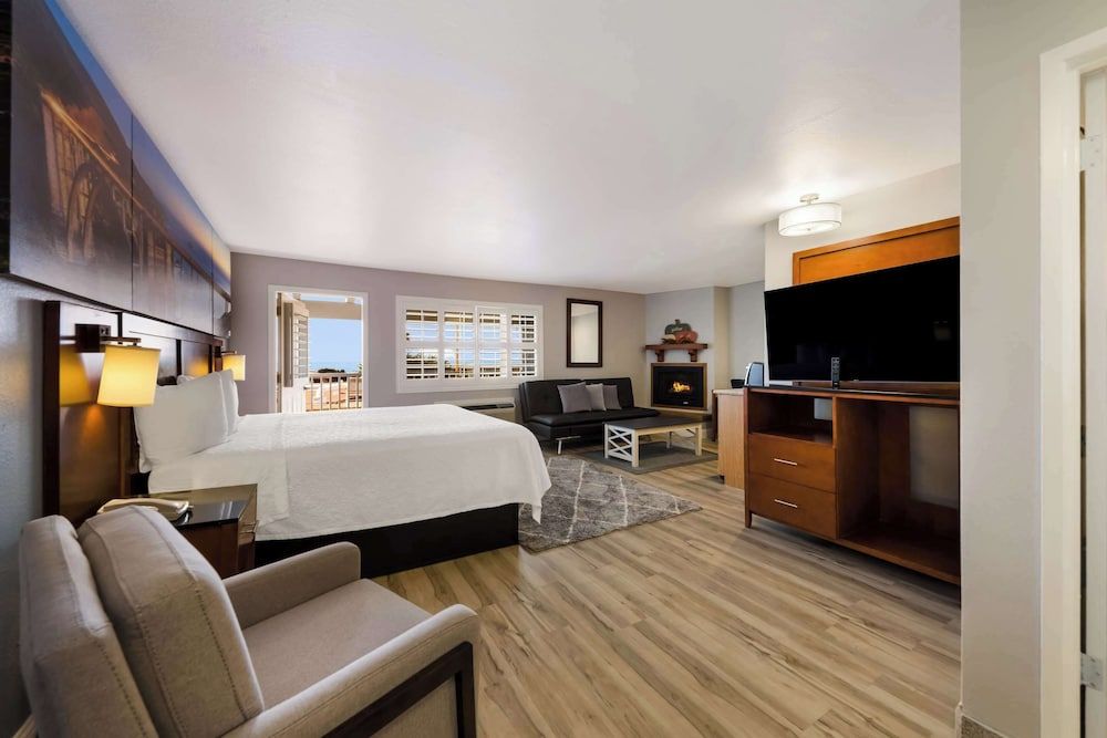 Suite, 1 King Bed, Non Smoking
