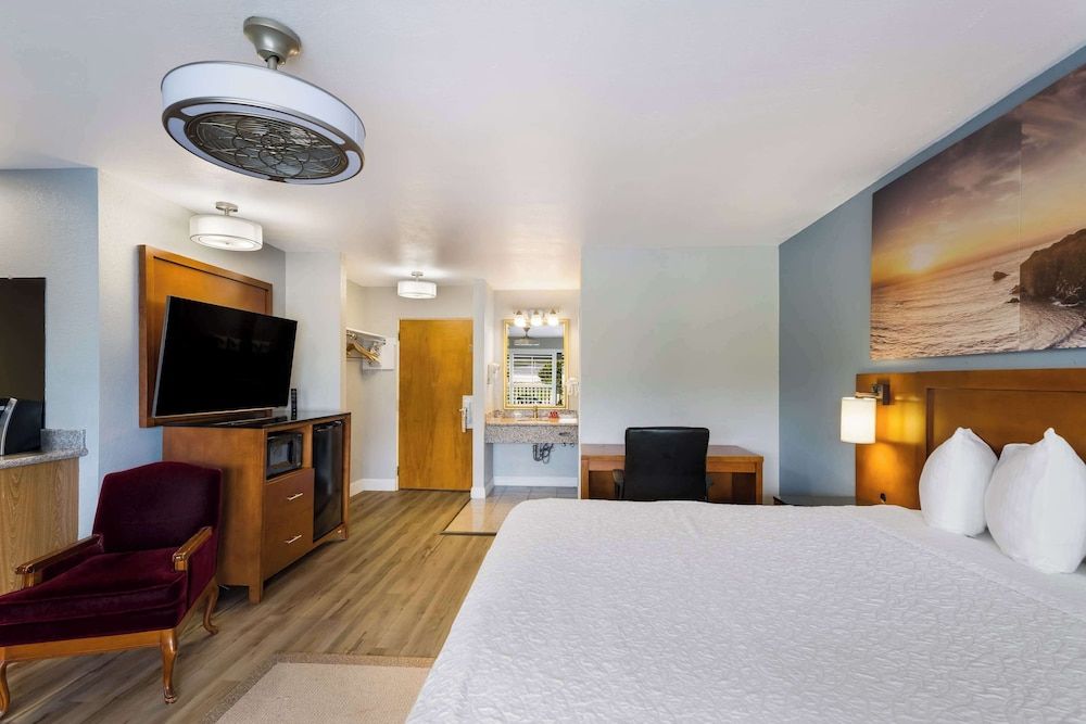 Suite, 1 King Bed, Non Smoking