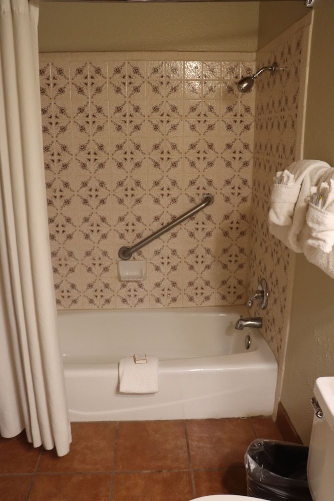 Sagebrush Inn & Suites Standard Room, 2 Queen Beds 5