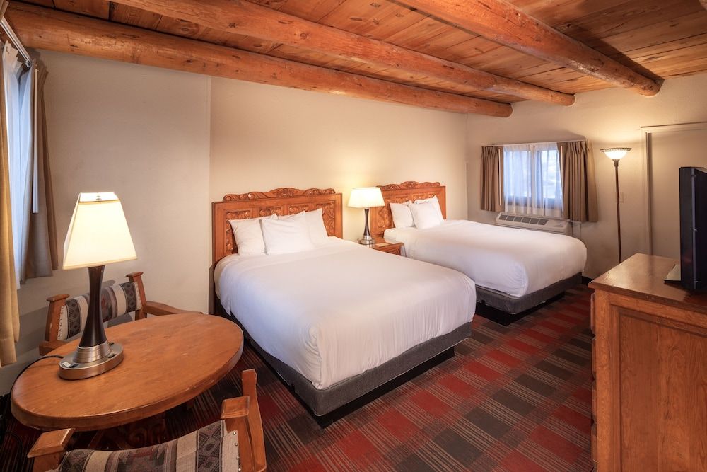 Sagebrush Inn & Suites Standard Room, 2 Queen Beds 3