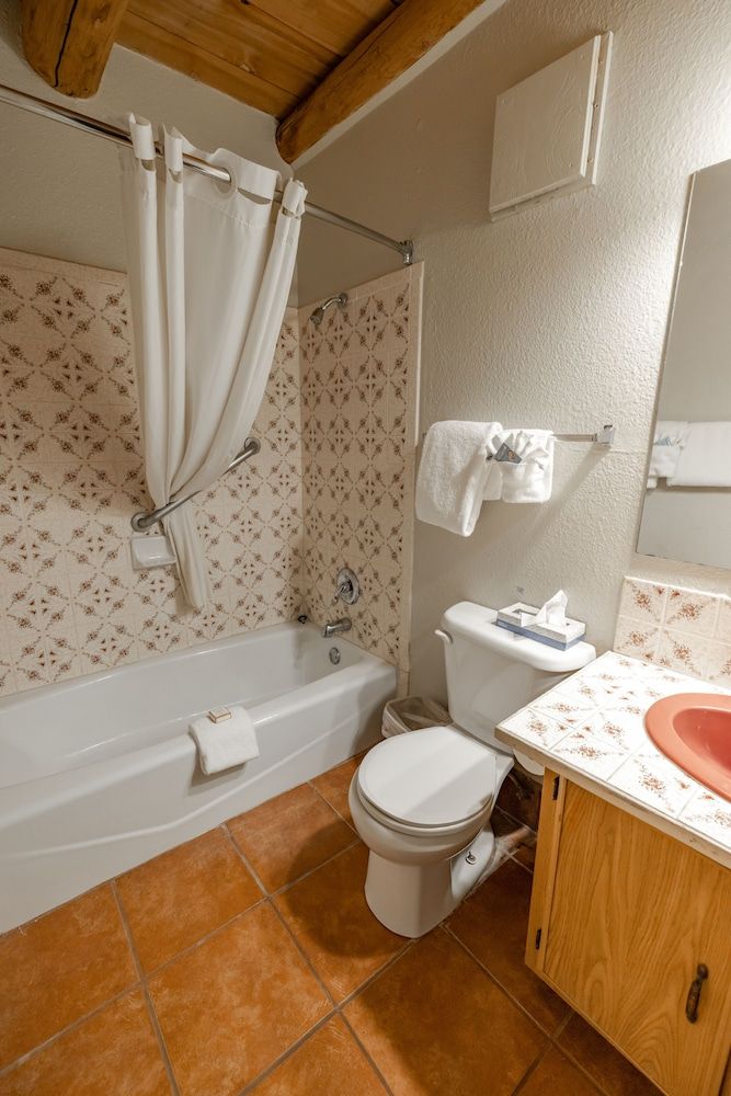 Sagebrush Inn & Suites Standard Room, 2 Queen Beds 6