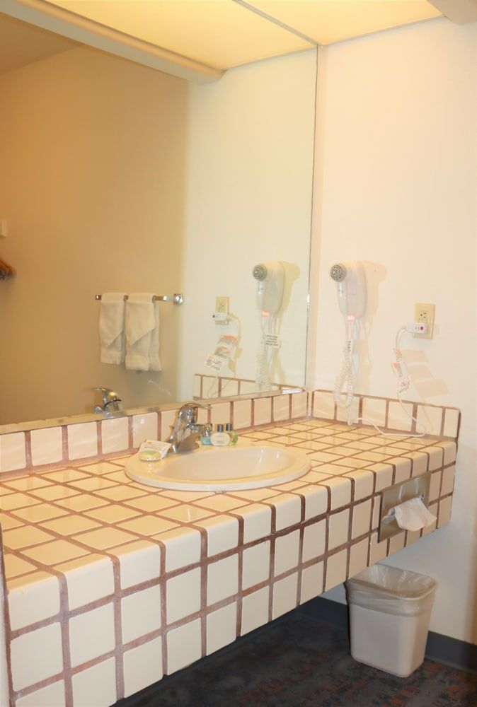 Sagebrush Inn & Suites Standard Suite, Multiple Beds (Studio Room (No Pets)) 5