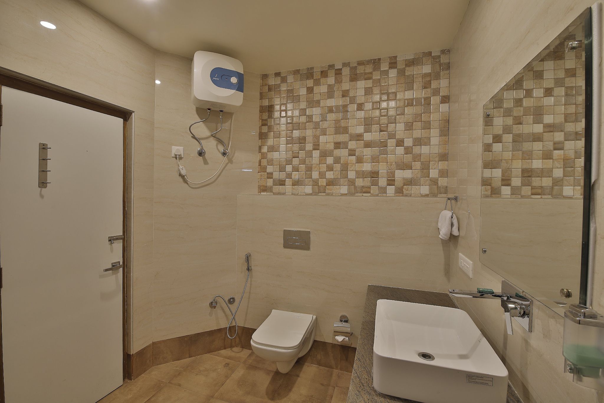 Hotel Grand Safari Deluxe 2