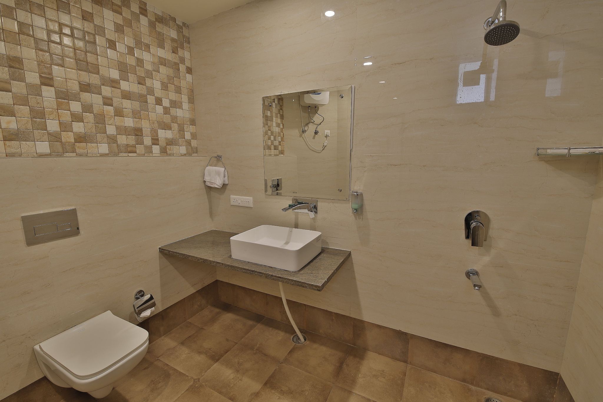 Hotel Grand Safari Deluxe 13