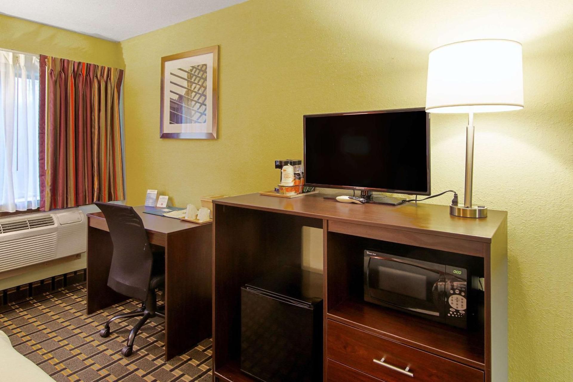 2 Queen Beds Nonsmoking