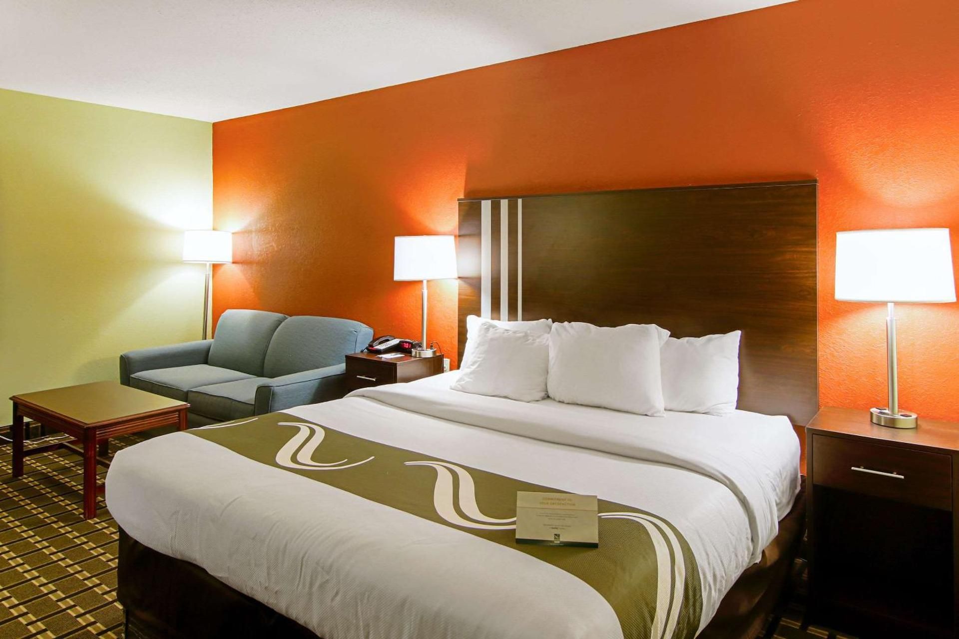1 King Bed, Nonsmoking