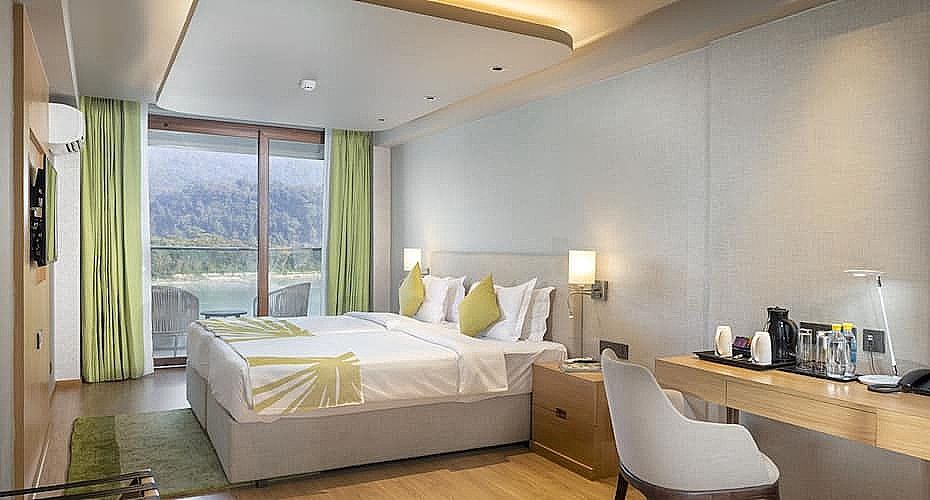 Modi Yoga Retreat Deluexe Ganges View Room