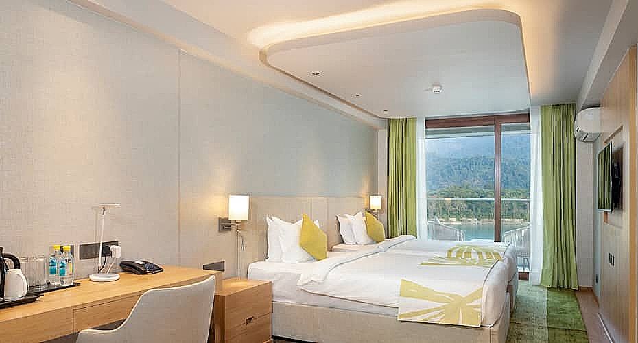 Modi Yoga Retreat Deluexe Ganges View Room 4