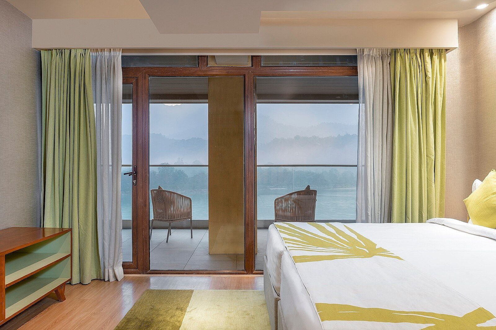 Superior City View Room Single